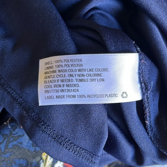 No Brand navy/ black romper with white/ red/ gray floral design. Size Small - Picture 9 of 9